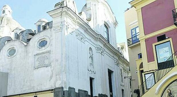 Capri, la parrocchia sfratta gli inquilini
