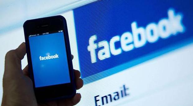 Facebook aiuterà a prevenire i suicidi: nuovo servizio per chi mostra segni di depressione