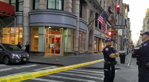 New York, sparatoria fuori da un night di Manhattan: morta una 24enne
