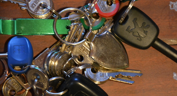 Raid all'autosalone: rubata la Bmw 520 e 50 mazzi di chiavi di vetture