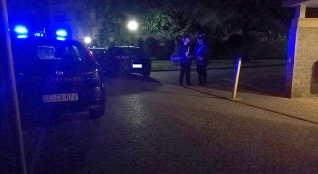 Milano, uomo ucciso nel box di casa: indagini sui suoi ultimi incontri