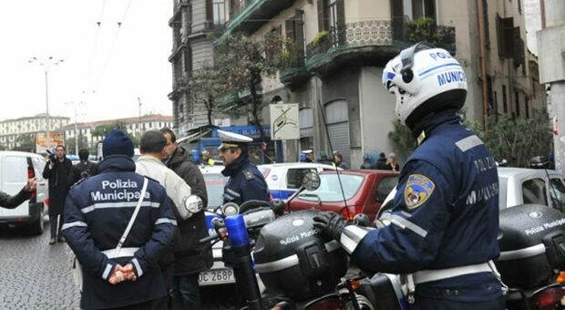 Napoli, due vigili urbani aggrediti a San Giovanni: arrestati due uomini
