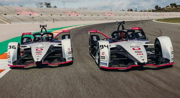 Nella foto, le due monoposto Porsche impegnate nel campionato di Formula E