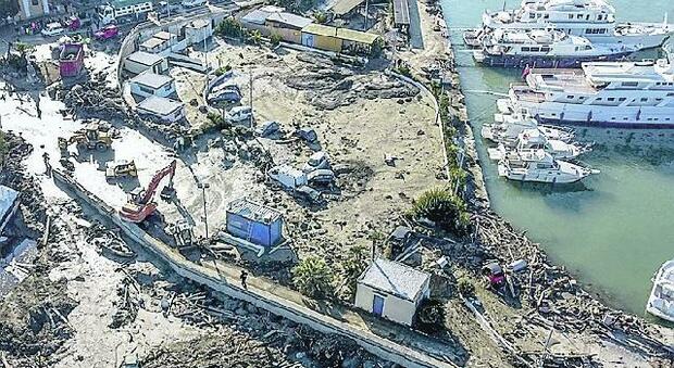 Casamicciola, porto ancora devastato e sos turismo: «Sarà il caos»