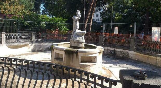 Fontana del Tritone a Napoli, via ai lavori per il recupero
