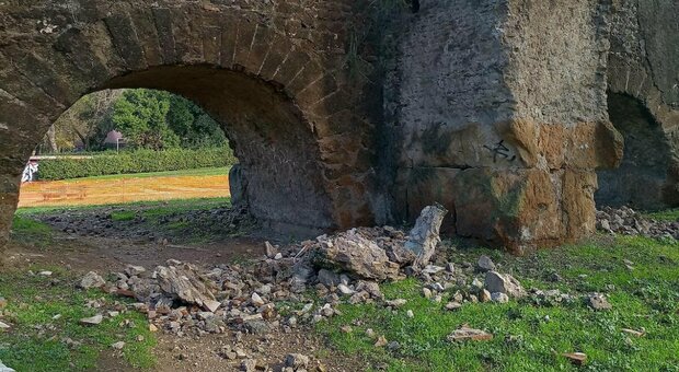 Roma, crolla un parte dell'Acquedotto Marcio in via Lemonia