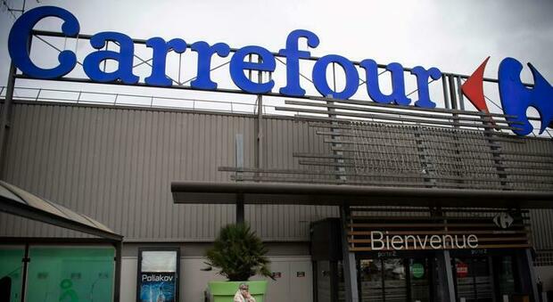 Carrefour condannata a una multa di 50mila euro per il suicidio di una dipendente: «Ambiente di lavoro tossico»