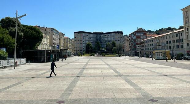 Ancona: clochard, writer e vandali padroni di piazza Pertini. Adesso cambierà qualcosa?