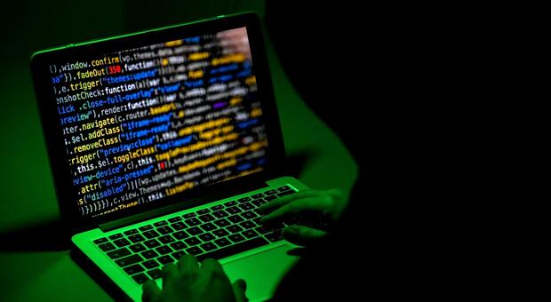 Quattro aziende su dieci attaccate dagli hacker: stop alla produzione e centinaia di euro in fumo
