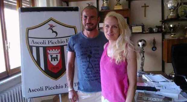 Emanuele Berrettoni con la moglie ad Ascoli