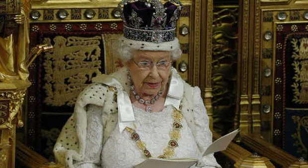 Gran Bretagna, incredibile gaffe della Bbc: «La regina è morta»
