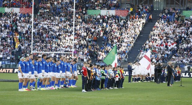 Italia e Inghilterra all'Olimpico di Roma schierate per gli inni