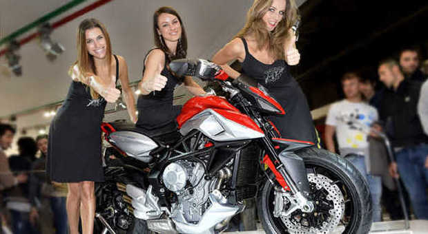 La Mv Agusta Rivale durante il suo esordio al salone della moto di Milano