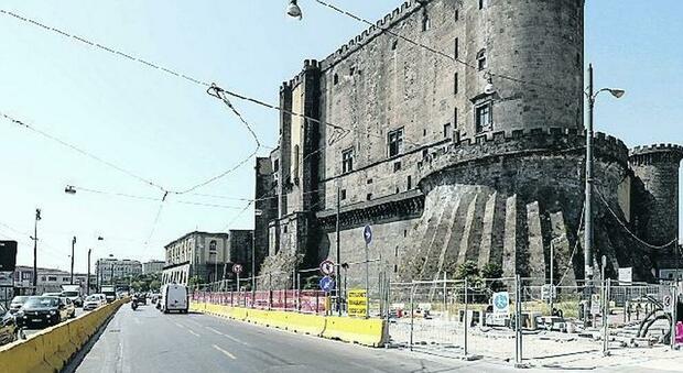 Napoli nella morsa del traffico: scatta la proroga per i cantieri del centro, altri 50 giorni di caos