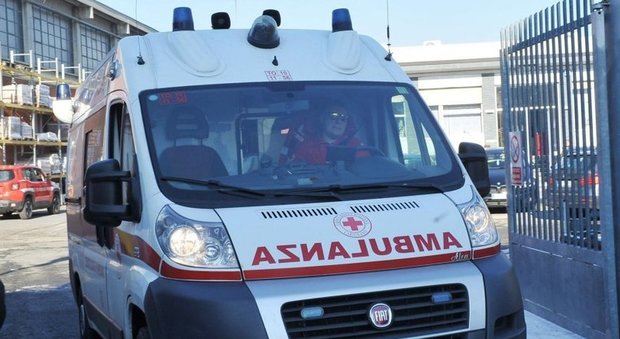 Bergamo, investito da moto mentre attraversa la strada con la madre: grave bimbo di 5 anni