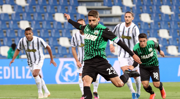 Serie A, vietate le divise verdi dal 2022-23: il Sassuolo dovrà rinunciare alla sua prima maglia?