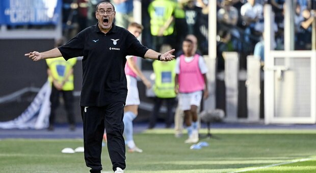 Lazio, Sarri contro il terreno dell'Olimpico: «Se non cambia, Lotito deve prendere un altro allenatore»