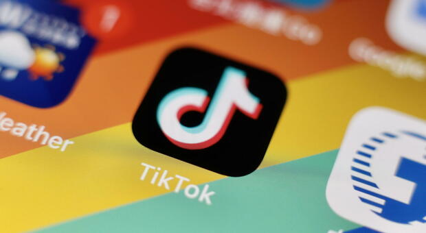 TikTok Lite, la Commissione europea minaccia: «Stop alle nuove funzioni dell'app da giovedì»