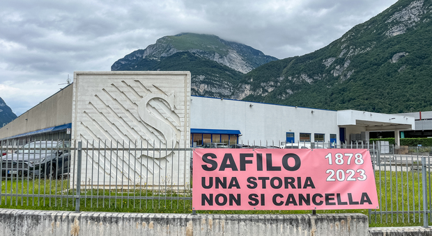 Safilo, firmato l'accordo sullo stabilimento di Longarone: ricollocati tutti i lavoratori