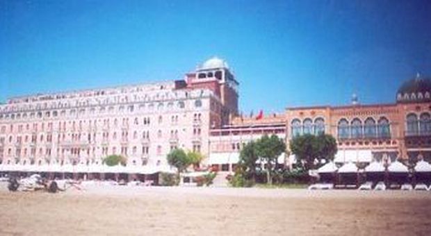 La spiaggia dell'Hotel Excelsior (archivio)