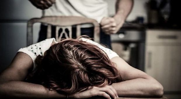 Pugni e morsi alla sorella disabile, 41enne arrestato dai carabinieri a Secondigliano