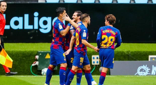 Luis Suarez spaventa il Napoli: doppietta nel 2-2 del Barcellona