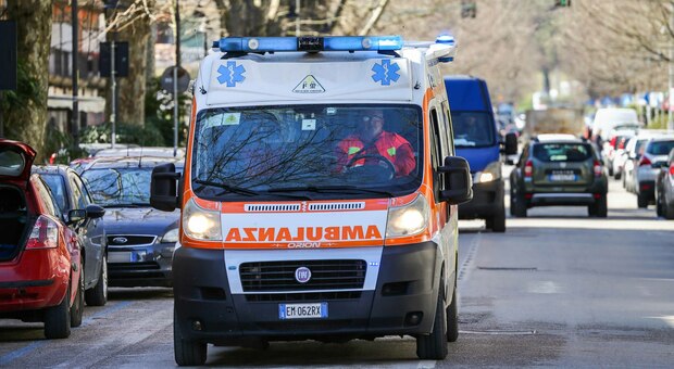 Il 118 a Napoli ha solo otto ambulanze: i mezzi con pochi medici a bordo