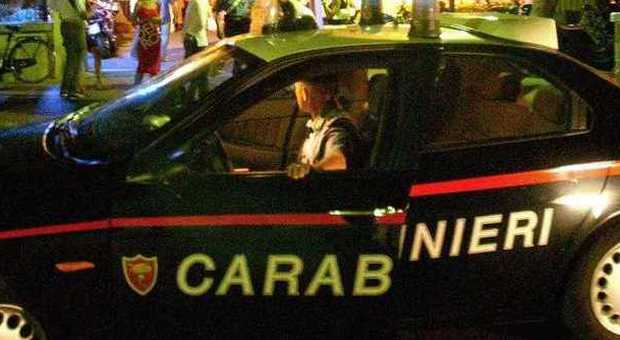 Urbino, ubriaco sbaglia casa e minaccia due anziani, arrestato