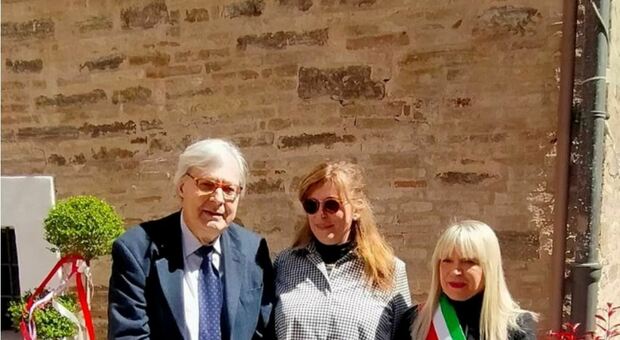 Vittorio Sgarbi inaugura a San Severino uno spazio dedicato a Giorgio Zampa