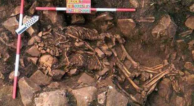 Grecia, trovati due scheletri abbracciati da 5.800 anni