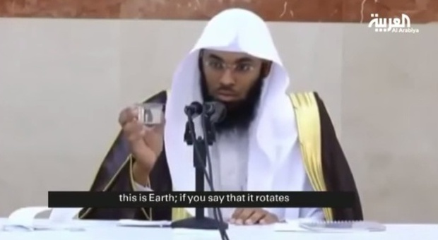 “La Terra è ferma e non ruota attorno al Sole”: la bizzarra teoria dello studioso islamico