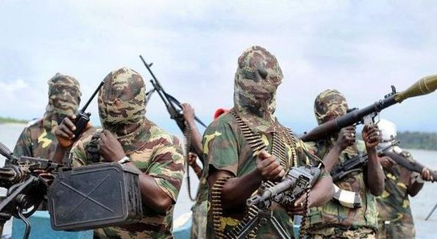 Boko Haram, nuovo attentato in Nigeria: 7 morti, 50 bambini rapiti al confine con il Camerun