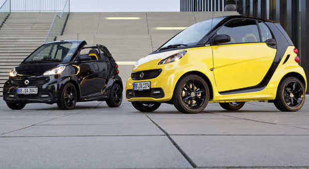 La Smart Cityflame coupé gialla e la variante cabrio in tinta nera