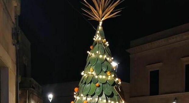 Salento, otto alberi di Natale da riciclo in piazza