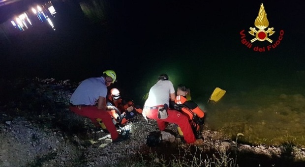 Malore dopo il tuffo nel laghetto, Mauro trovato morto a 5 metri di profondità: aveva 33 anni