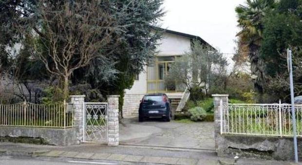Assalto alla villa, badante legata e rapinatori in fuga con 5mila euro