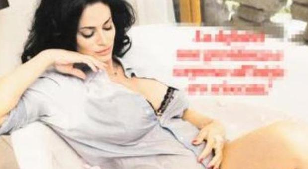 Cristina Del Basso incinta: "Ho la settima di seno, la gente mi guarda. Poi vede il pancione..."