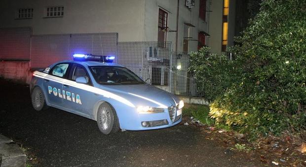 Roma, Primavalle, oltre 60 dosi di coca e crack nascoste in un calzino: arrestato 33enne