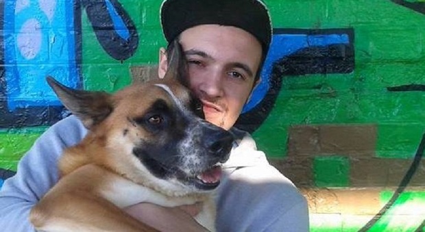 Francesco Basso, 32 anni, stroncato da un tumore. In questa foto con il suo adorato cane