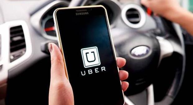 Blitz dei vigili a Capodichino, scoperto falso autista di Uber