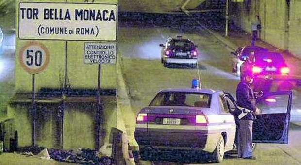 Sparatoria in strada a Tor Bella Monaca Il killer e la vittima scomparsi nel nulla