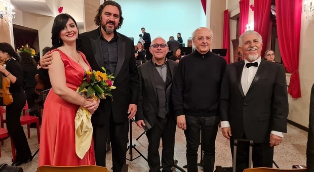 Grande successo del tenore sabino Gianluca Sciarpelletti con l'orchestra sinfonica di Accardo e Veronesi