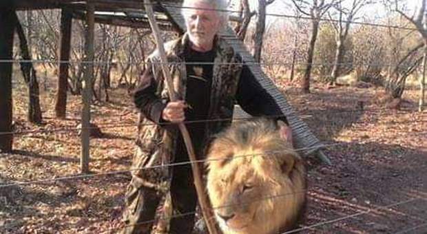 Leon van Biljon, the Lion Man, attaccato e ucciso dai suoi amati leoni. (immagine pubblicata dalla pagina Fb di Biljon, Mahala View Lion Game Lodge)