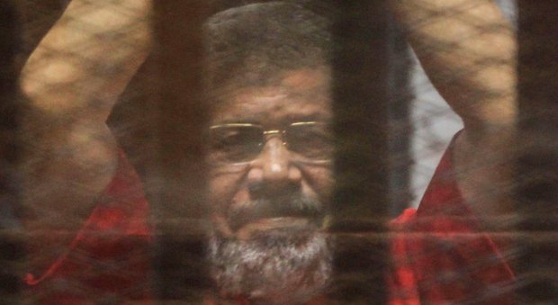Egitto, spionaggio a favore del Qatar: confermato l'ergastolo per l'ex presidente Morsi