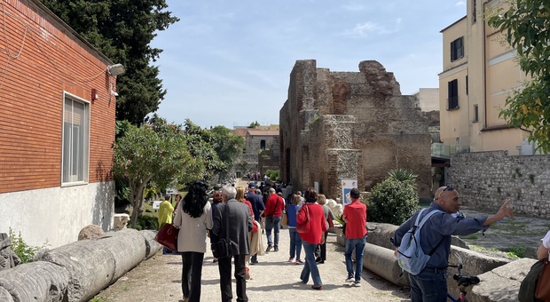 Boom di visitatori al teatro romano