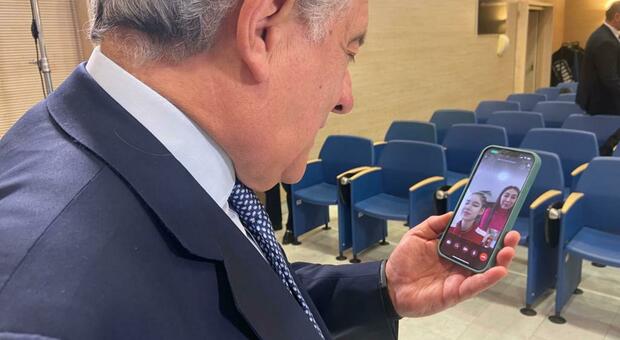 Il ministro Tajani al telefono con Amina