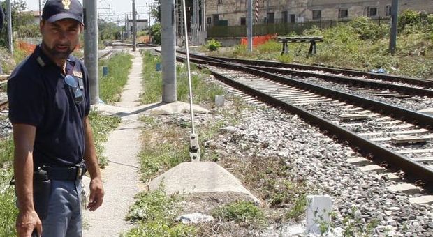 Investito dal treno nel Casertano: la vittima è un 19enne immigrato