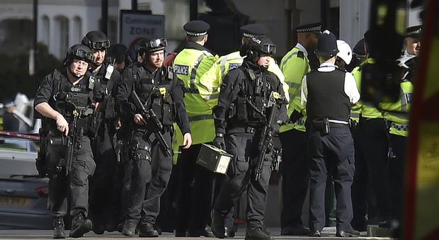 Londra, la comandante di Scotland Yard fa il giro della metro: «Non ci fermiamo»