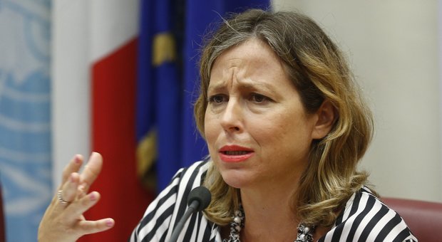 Salute, il ministro Grillo: «In Italia nessun rischio Tbc dai migranti»