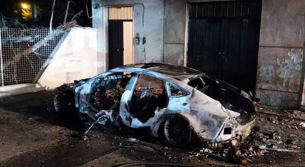 Intimidazione ai danni di due imprenditori: bruciata nella notte la loro Audi